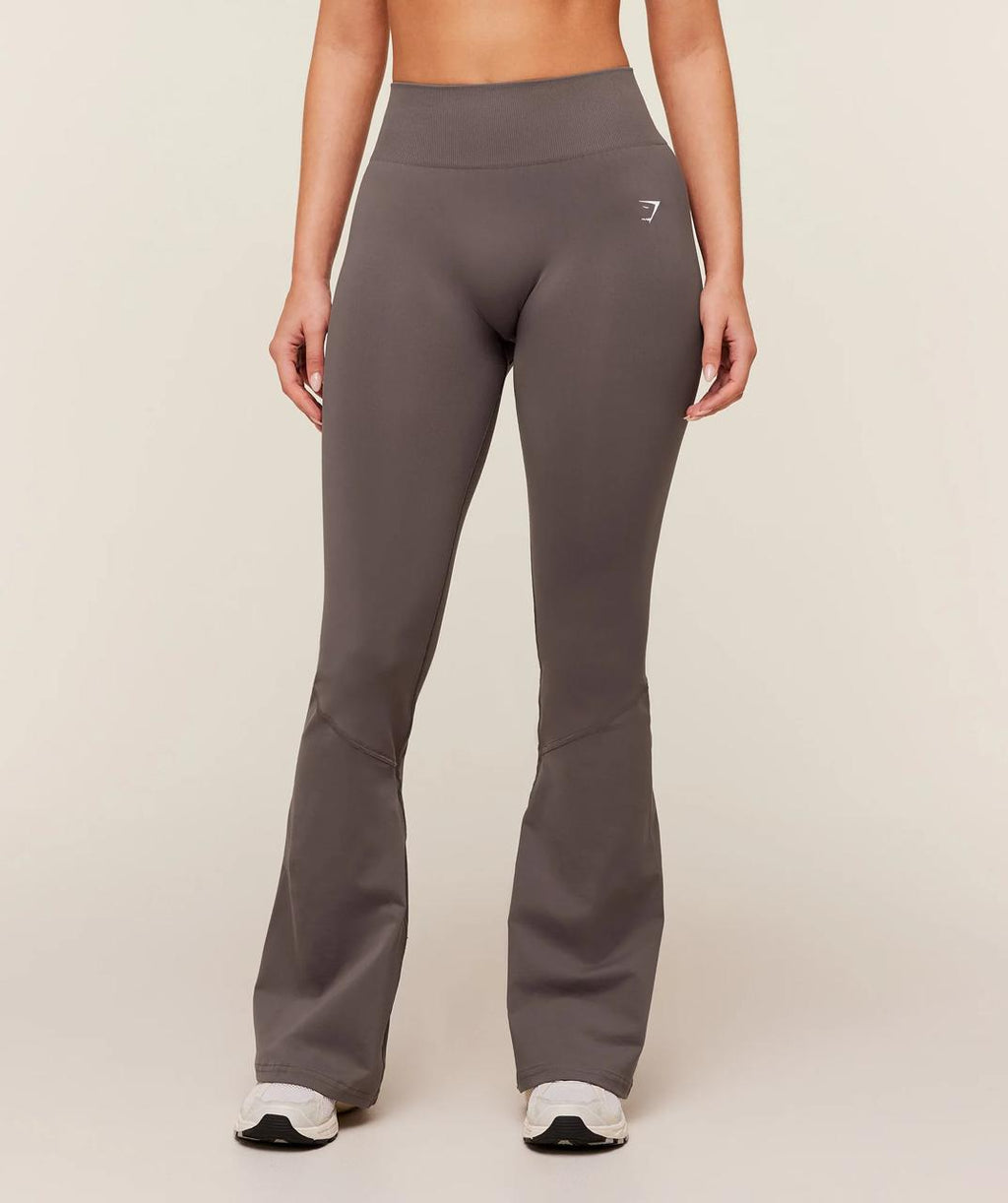 Everyday Seamless Flared Legging . Cool Brown