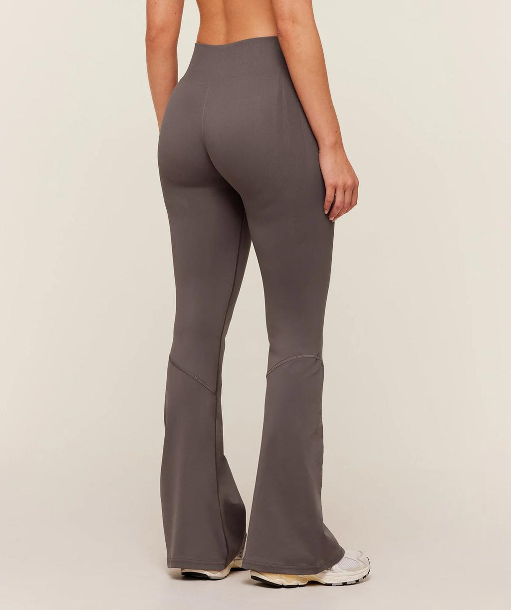 Everyday Seamless Flared Legging . Cool Brown