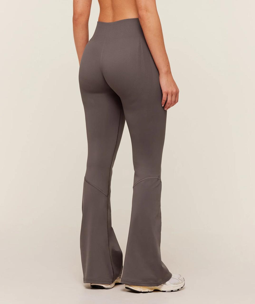 Everyday Seamless Flared Legging . Cool Brown