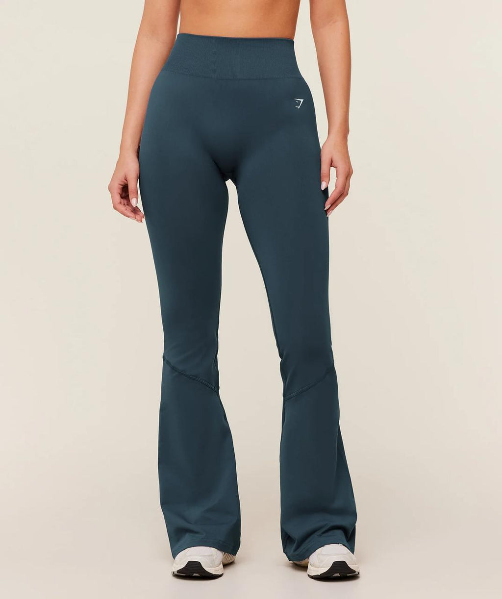 Everyday Seamless Flared Legging . GS Stealth Blue
