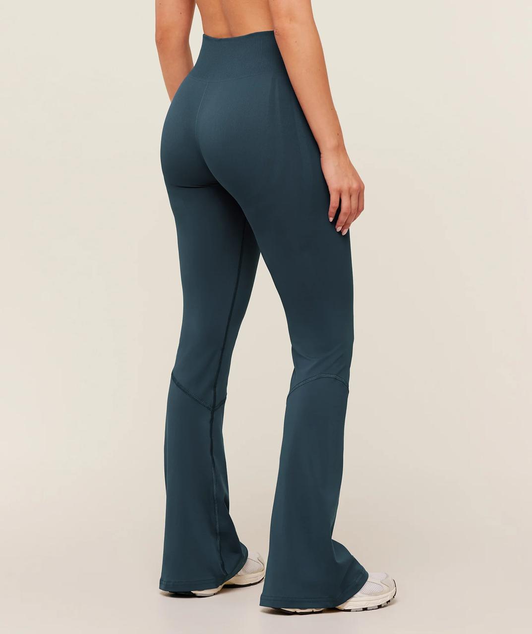 Everyday Seamless Flared Legging . GS Stealth Blue